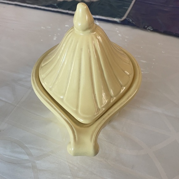 COVERED Scalloped Dish By HAEGER - Picture 10 of 11